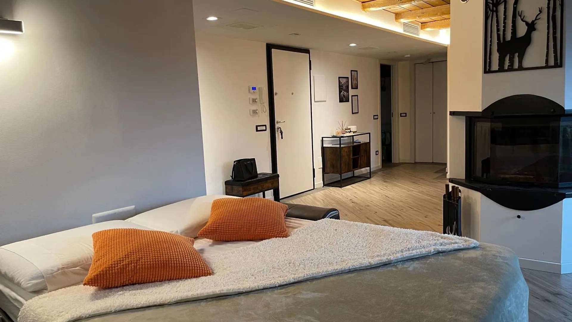 Tivania Dream - Hi-End Modern Attic Apartment Zelbio 0*,  Italy